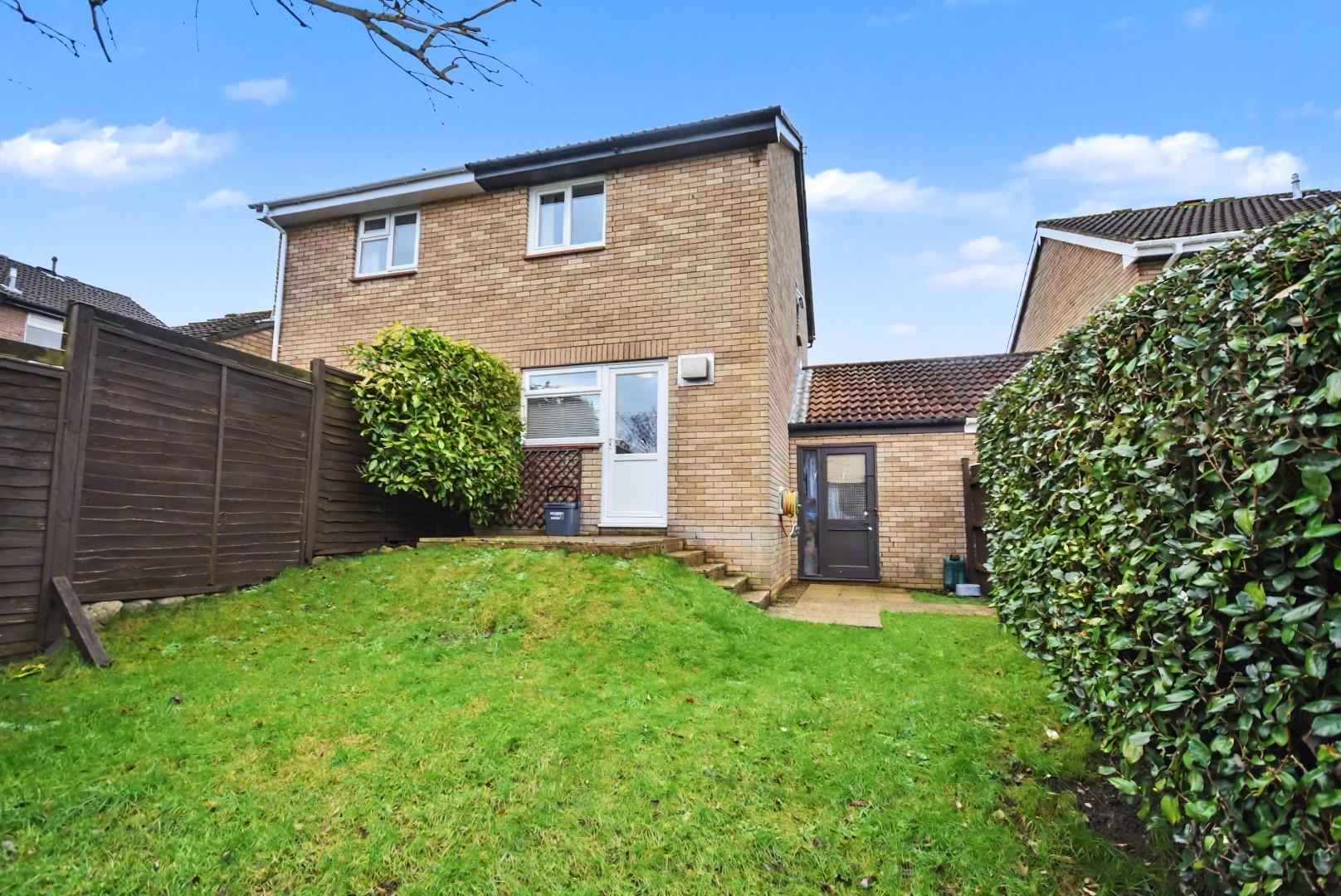 5 Hollyrood Close, Barry, CF62 8AY